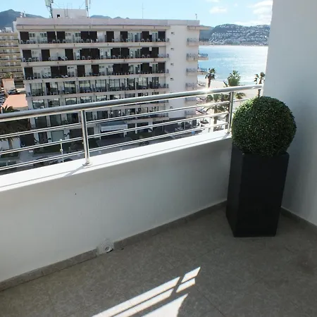 Apartment En Santa-margarita, Con Vistas Al Mar, Piscina, Y Acceso Directo A La Playa - Es-204-42 Roses
